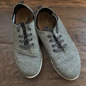 TOMS size 8